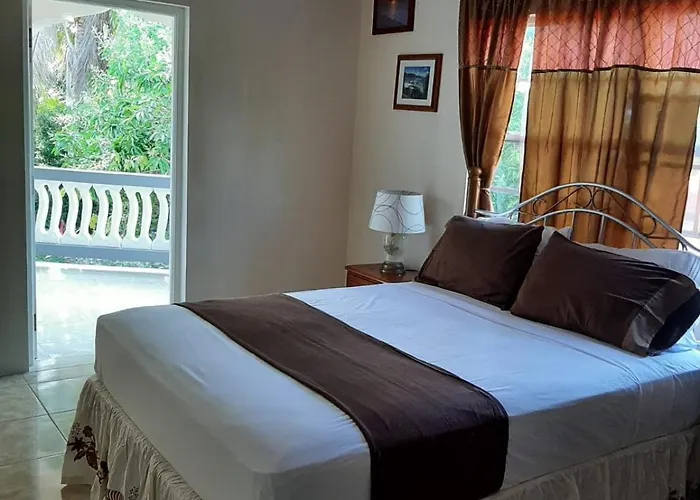 Guest house Aujahba Island Getaway